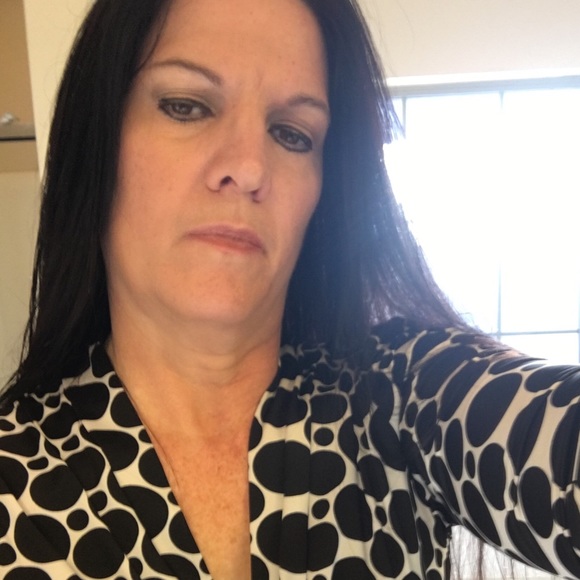 Meet your Posher, Cindy - Picture 2 of 3